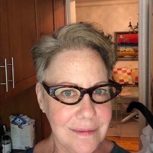 Meet your Posher, Lori